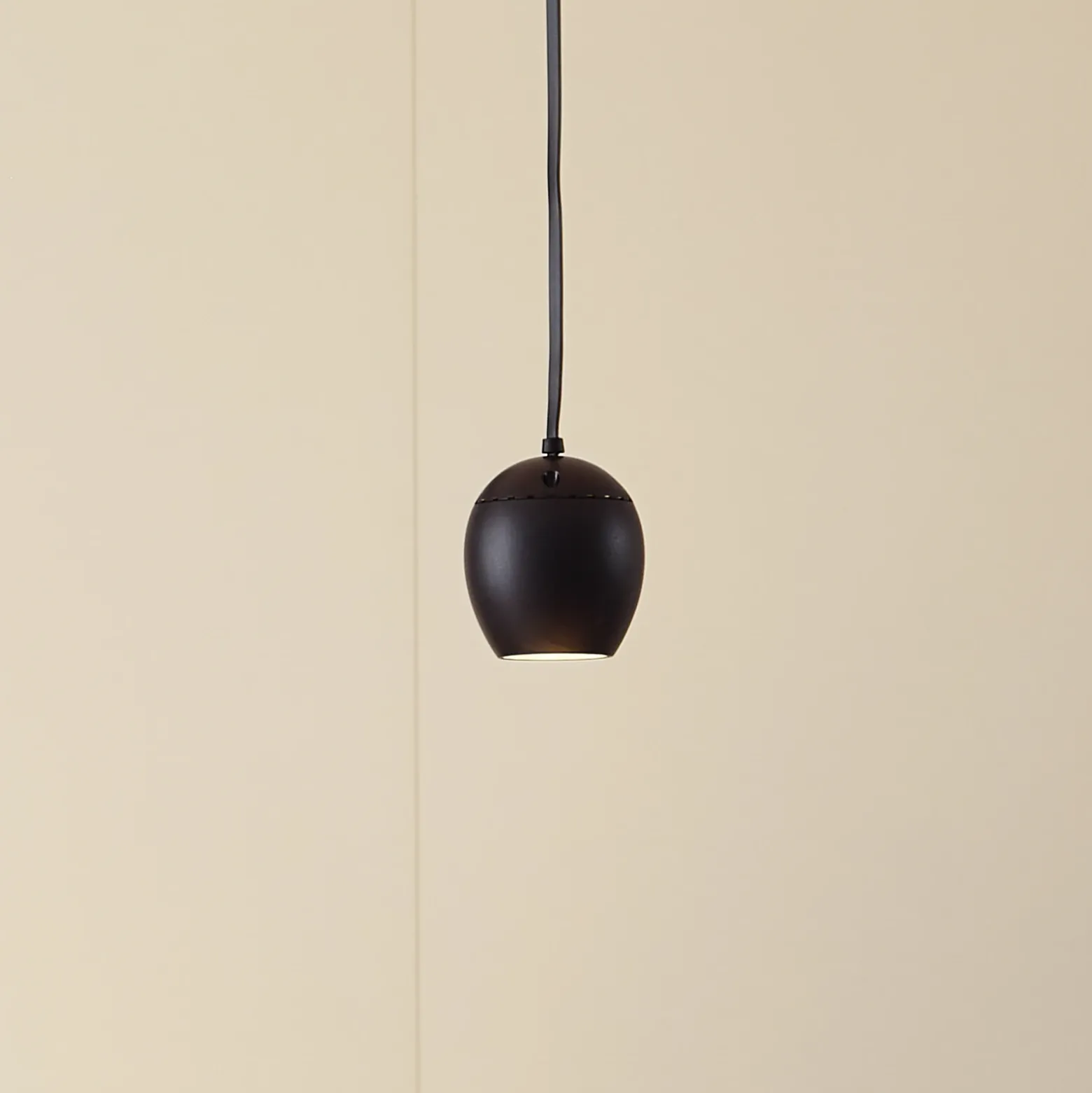 Lindby lámpara colgante LED Lumaro, negro,Ø6,2 cm,48V,atenuable