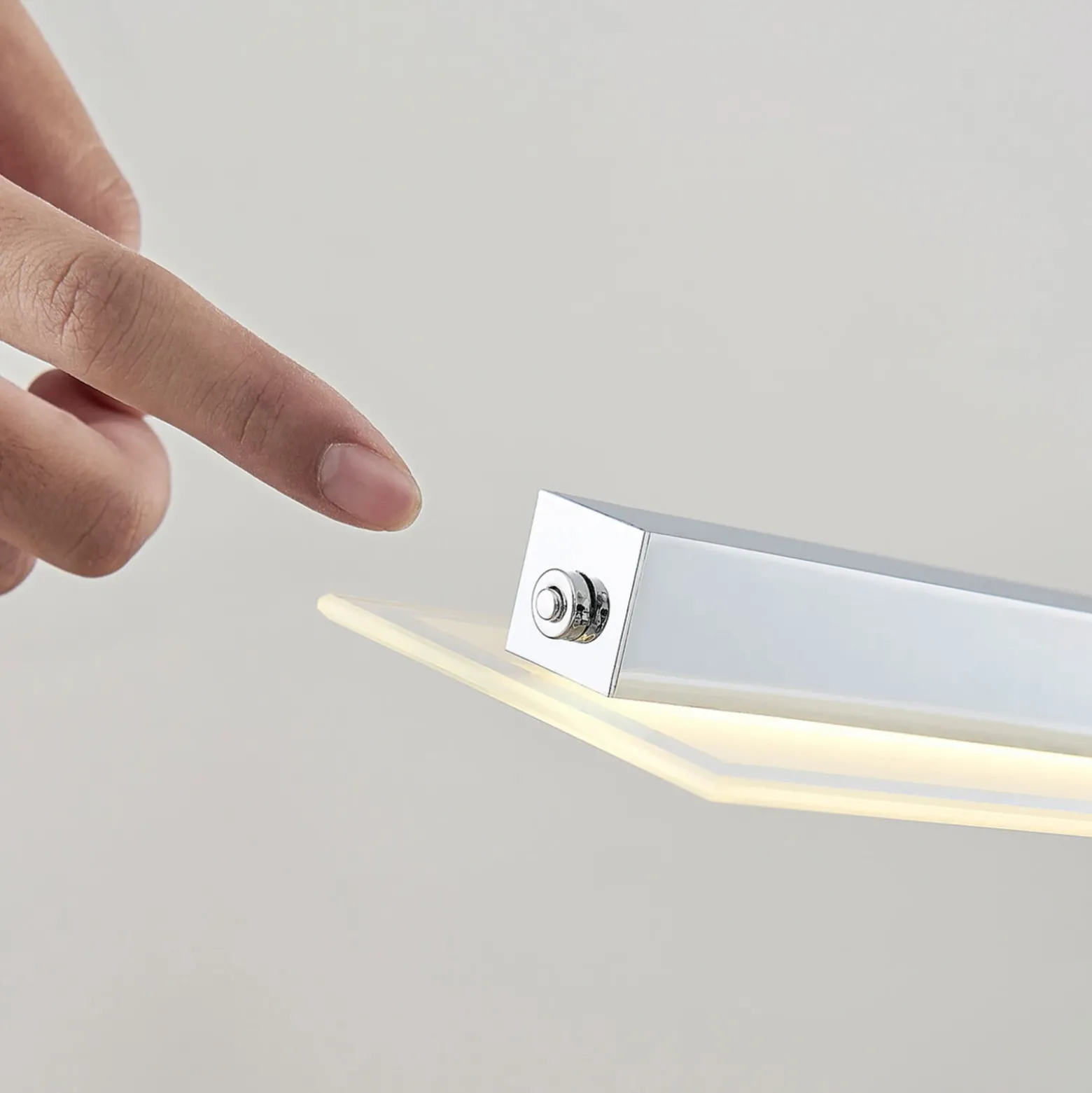 Lindby lámpara colgante LED Sladja, cromo, cristal, regulador táctil
