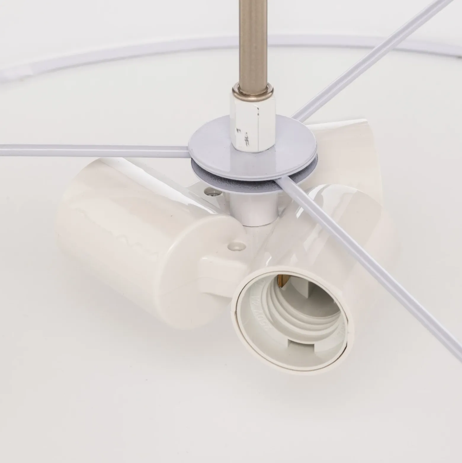 Lindby lámpara colgante Sebatin, Ø 50 cm, blanco, tela, E27