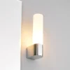 Lindby lámpara de espejo Melike, 27 cm, cromo, IP44, toma de corriente