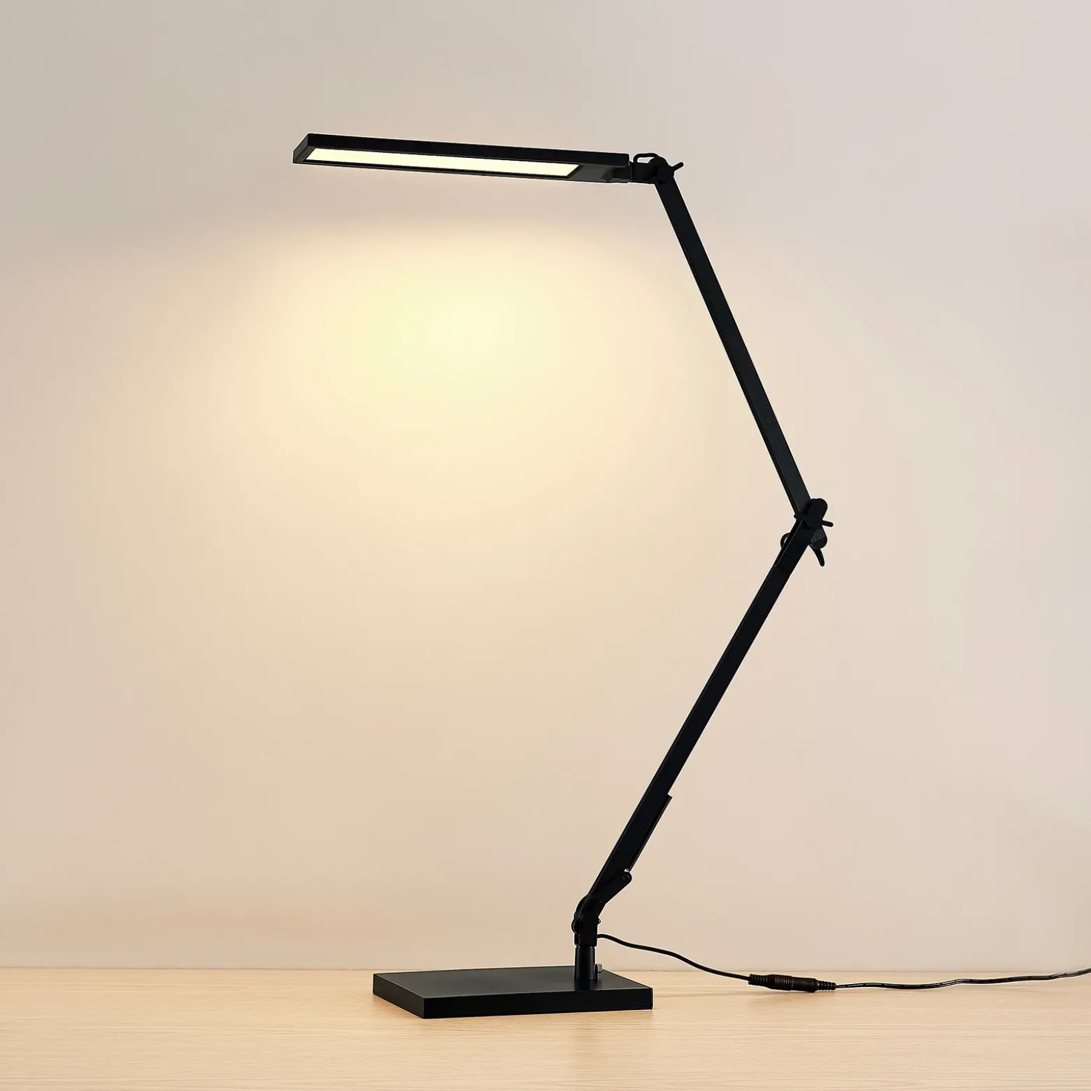 Lindby Lámpara de mesa LED Antisa, negra, CCT, atenuable