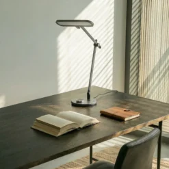 Lindby lámpara de mesa LED Elvir, gris, aluminio, altura 53cm, CCT