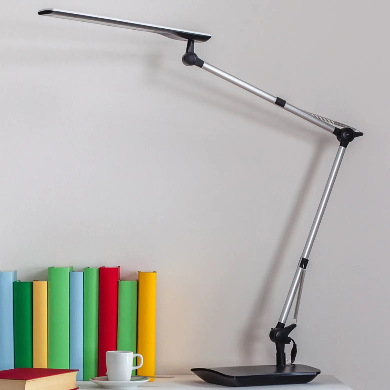 Lindby Lámpara de mesa LED Felipe, negra, base de pinza