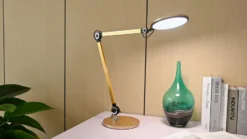 Lindby lámpara de mesa LED Nyxaris, oro, metal, CCT, 50 cm