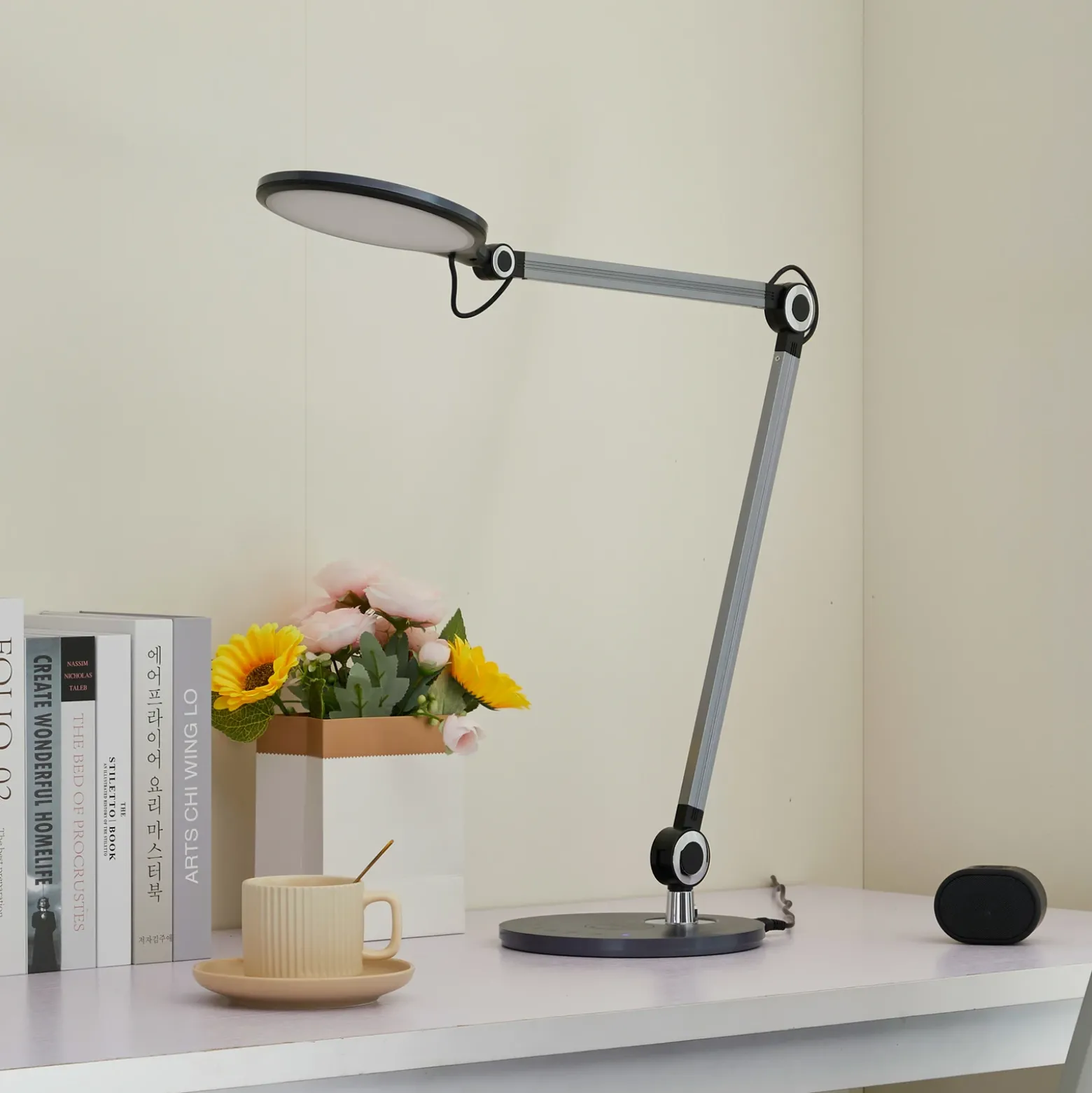 Lindby lámpara de mesa LED Nyxaris, gris, metal, CCT, 50 cm