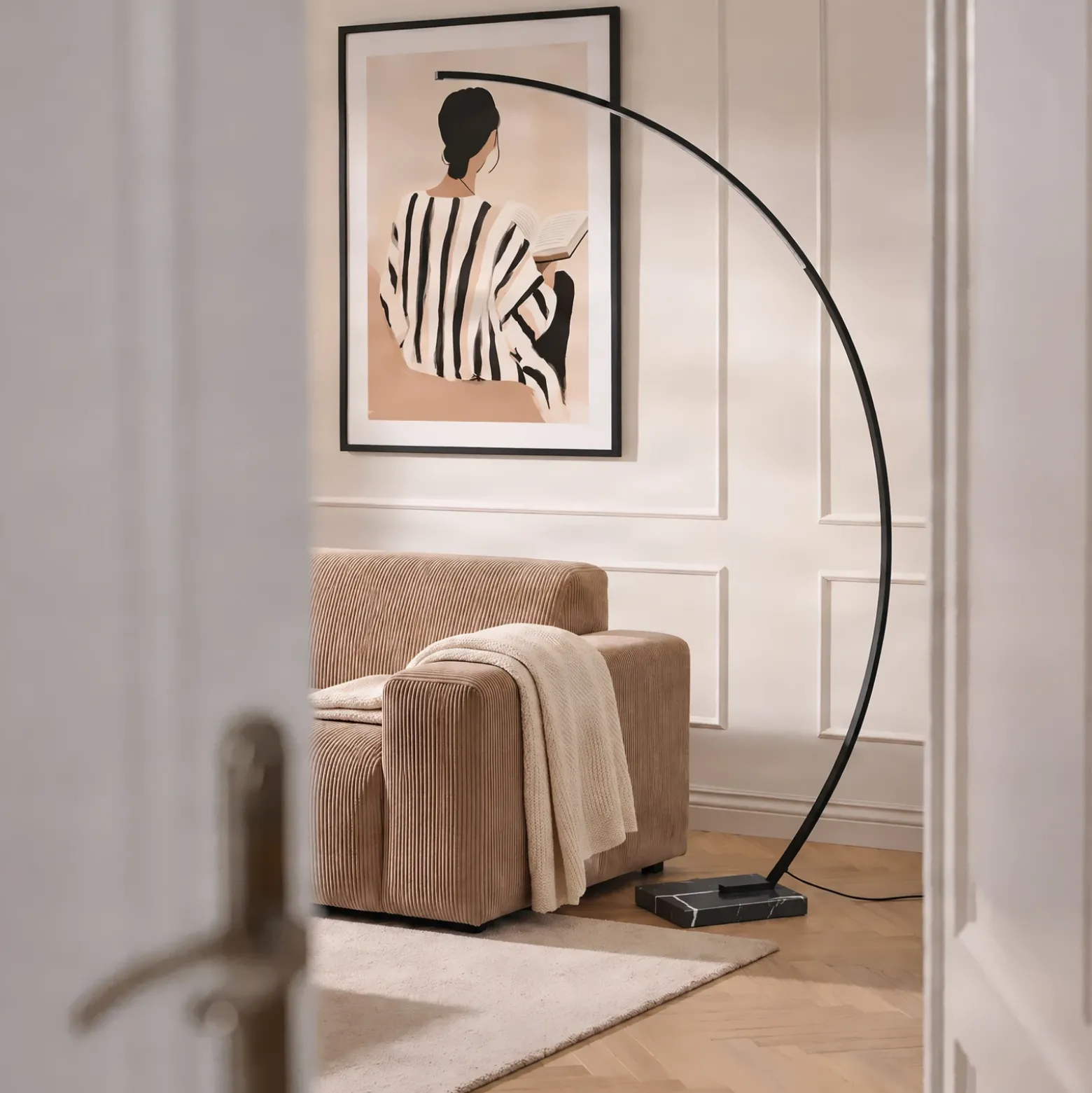 Lindby Lámpara de pie LED arqueada Kendra, negra, aluminio, altura 180cm