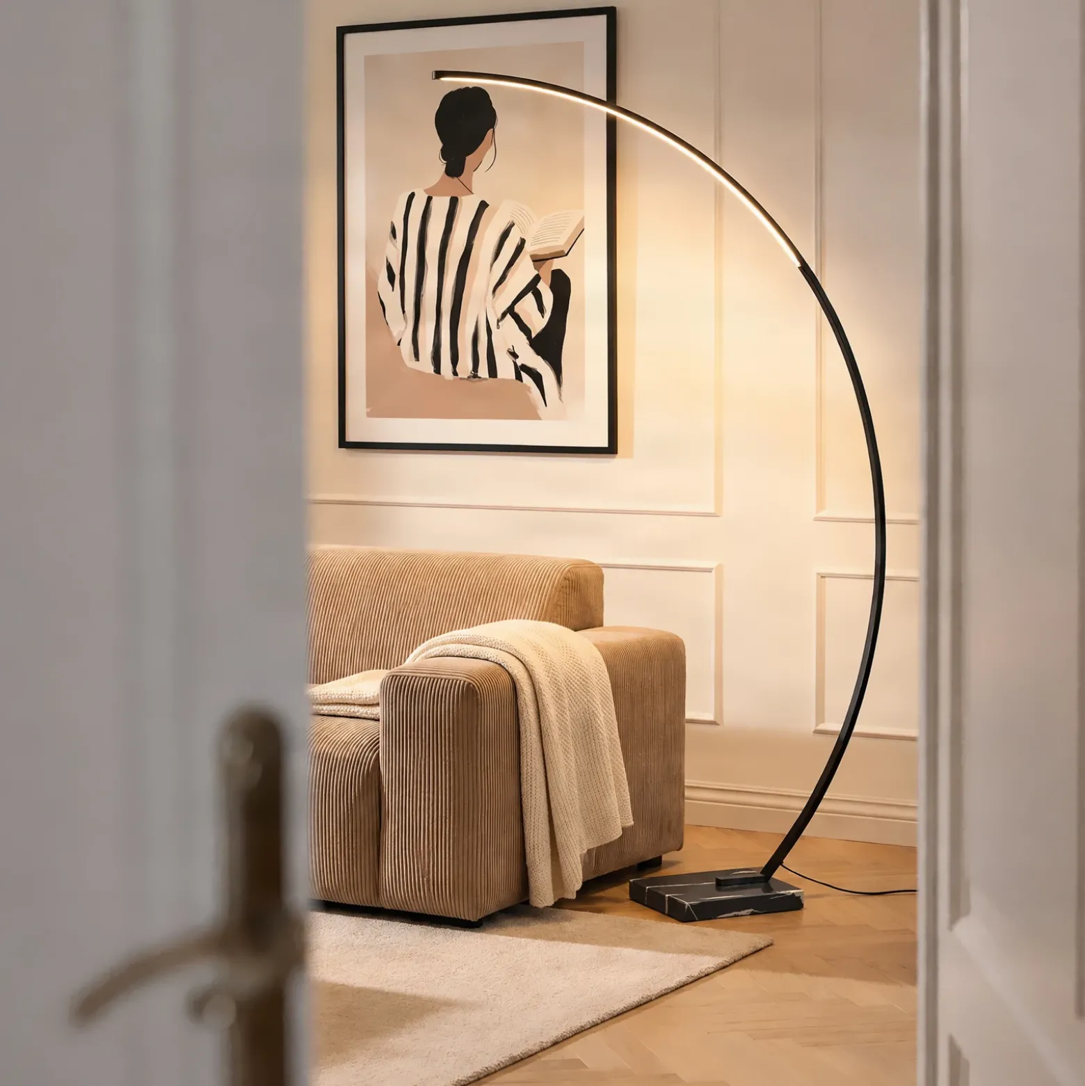 Lindby Lámpara de pie LED arqueada Kendra, negra, aluminio, altura 180cm