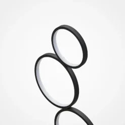 Lindby lámpara de pie LED Jacek, negra, metal, 110 cm, anillos