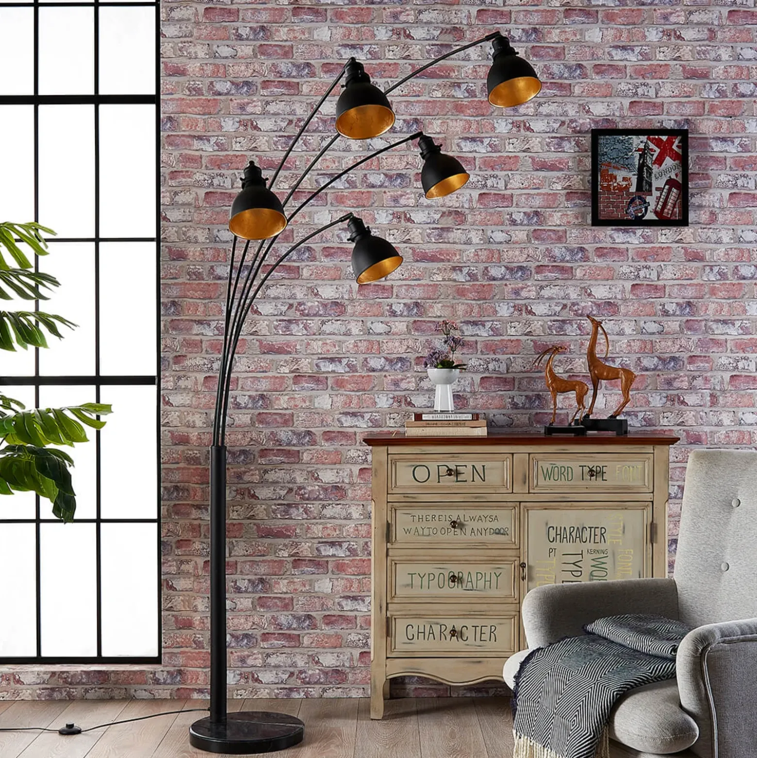 Lindby lámpara de pie Lira, 5 luces, altura 205 cm, negro, dorado