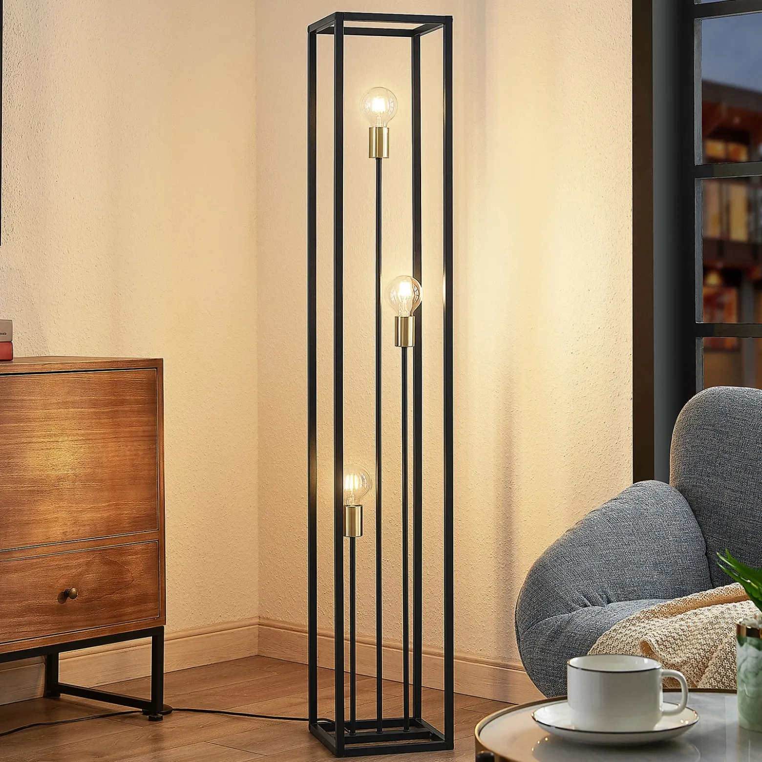 Lindby lámpara de pie Tiliane, negra, metal, 3 luces, 153cm