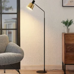 Lindby lámpara de pie Vlada, 144 cm, latón, negro, metal