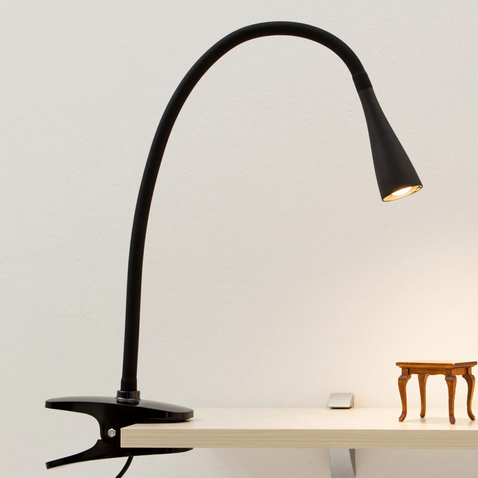 Lindby lámpara de pinza LED Baris, altura 44 cm, negra, 3000K