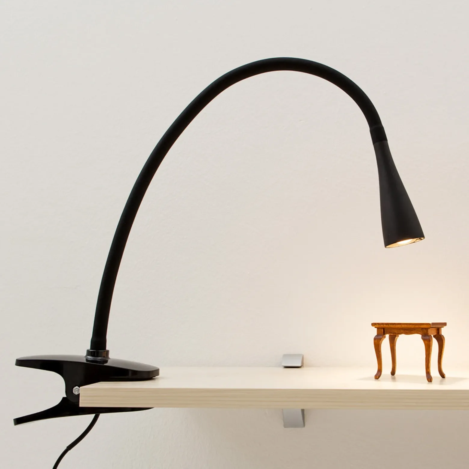 Lindby lámpara de pinza LED Baris, altura 44 cm, negra, 3000K