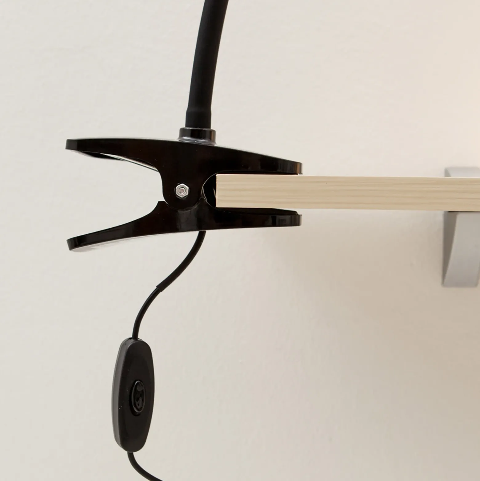 Lindby lámpara de pinza LED Baris, altura 44 cm, negra, 3000K