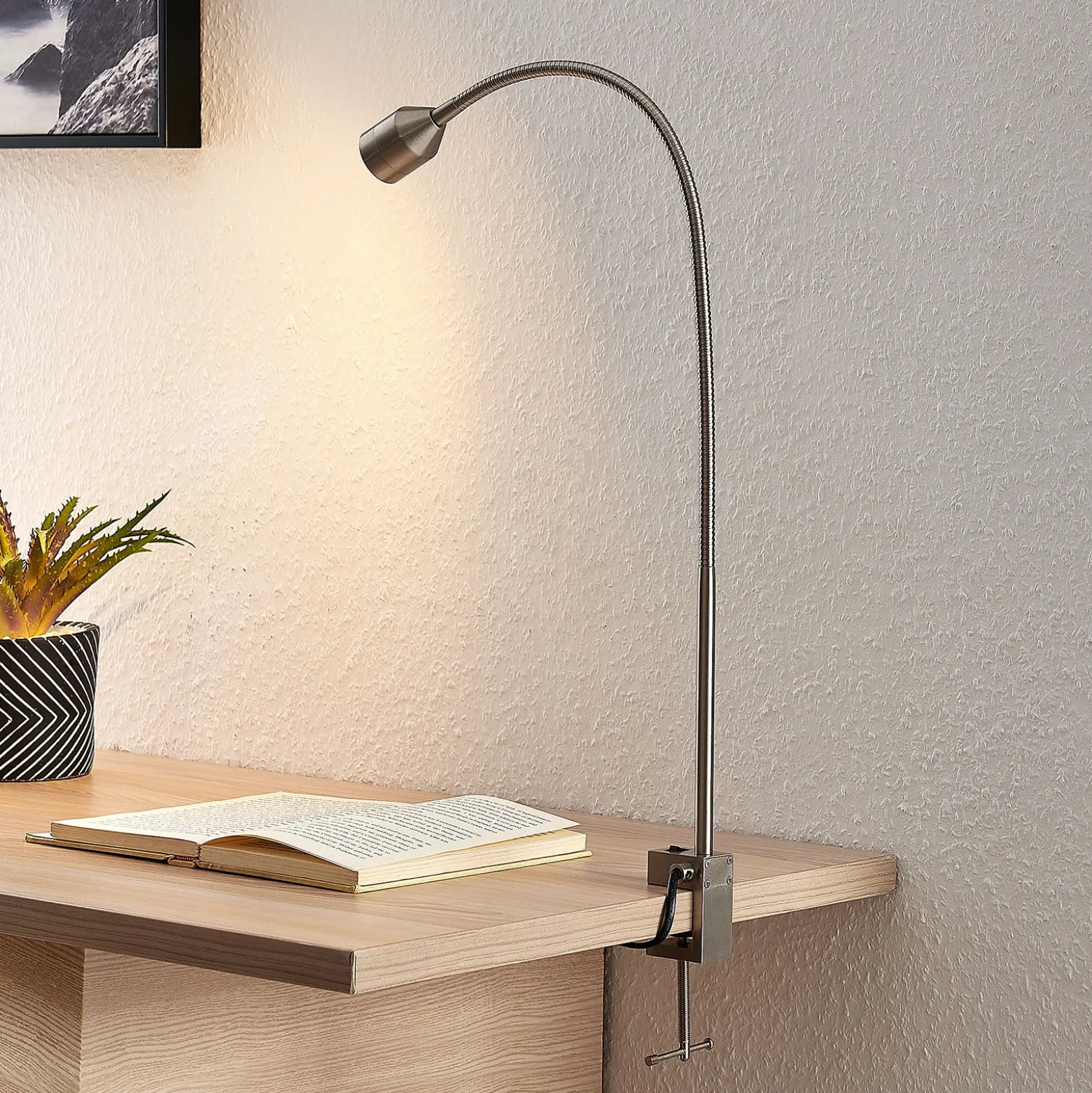 Lindby lámpara de pinza LED Hanilo, altura 80 cm, níquel, metal