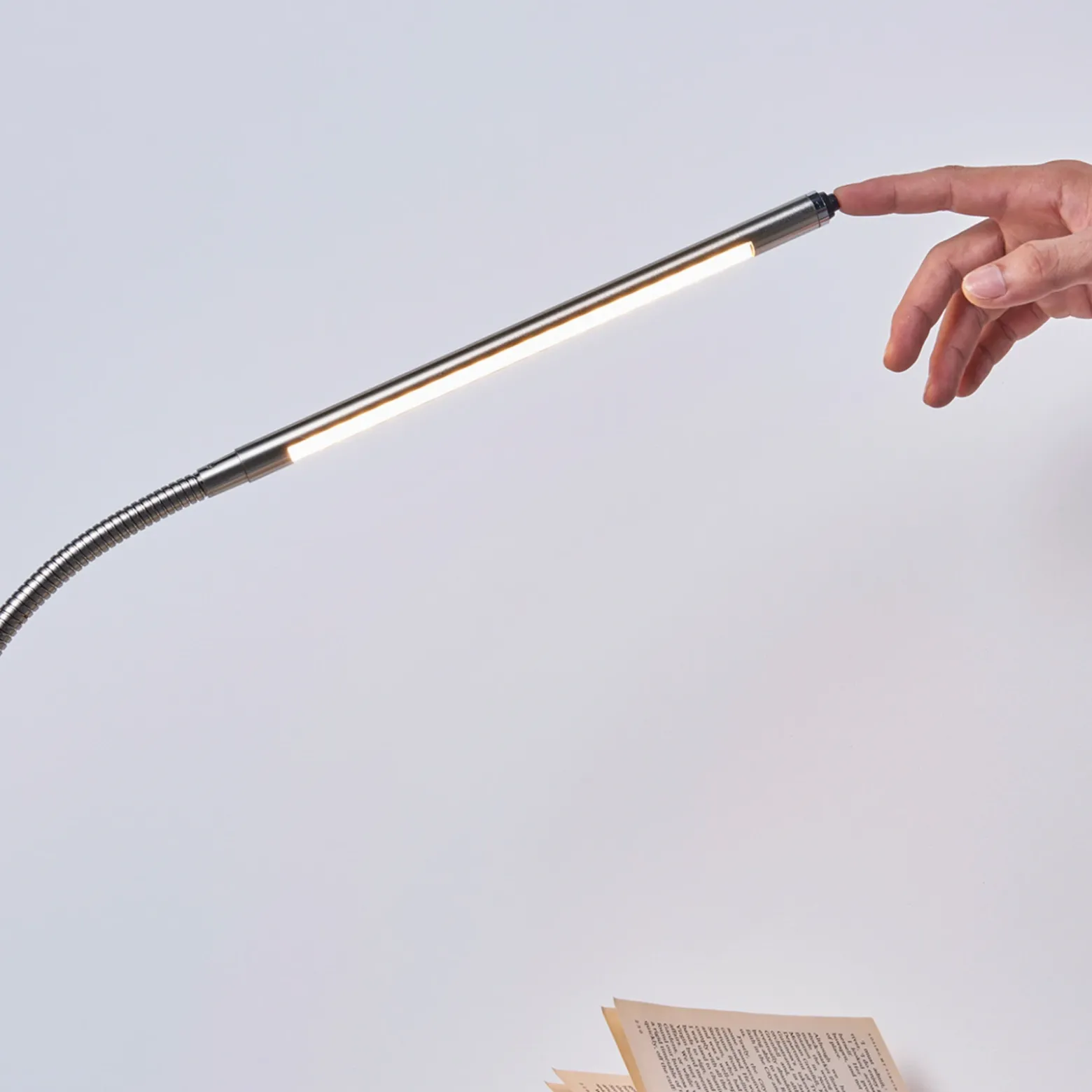 Lindby lámpara de pinza LED Lionard, 53 cm, níquel mate, metal