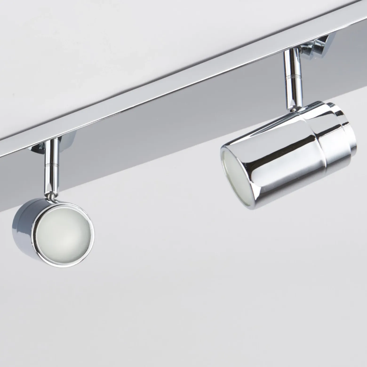 Lindby lámpara de techo para baño Dejan, 85 cm, 4 luces, cromo, IP44