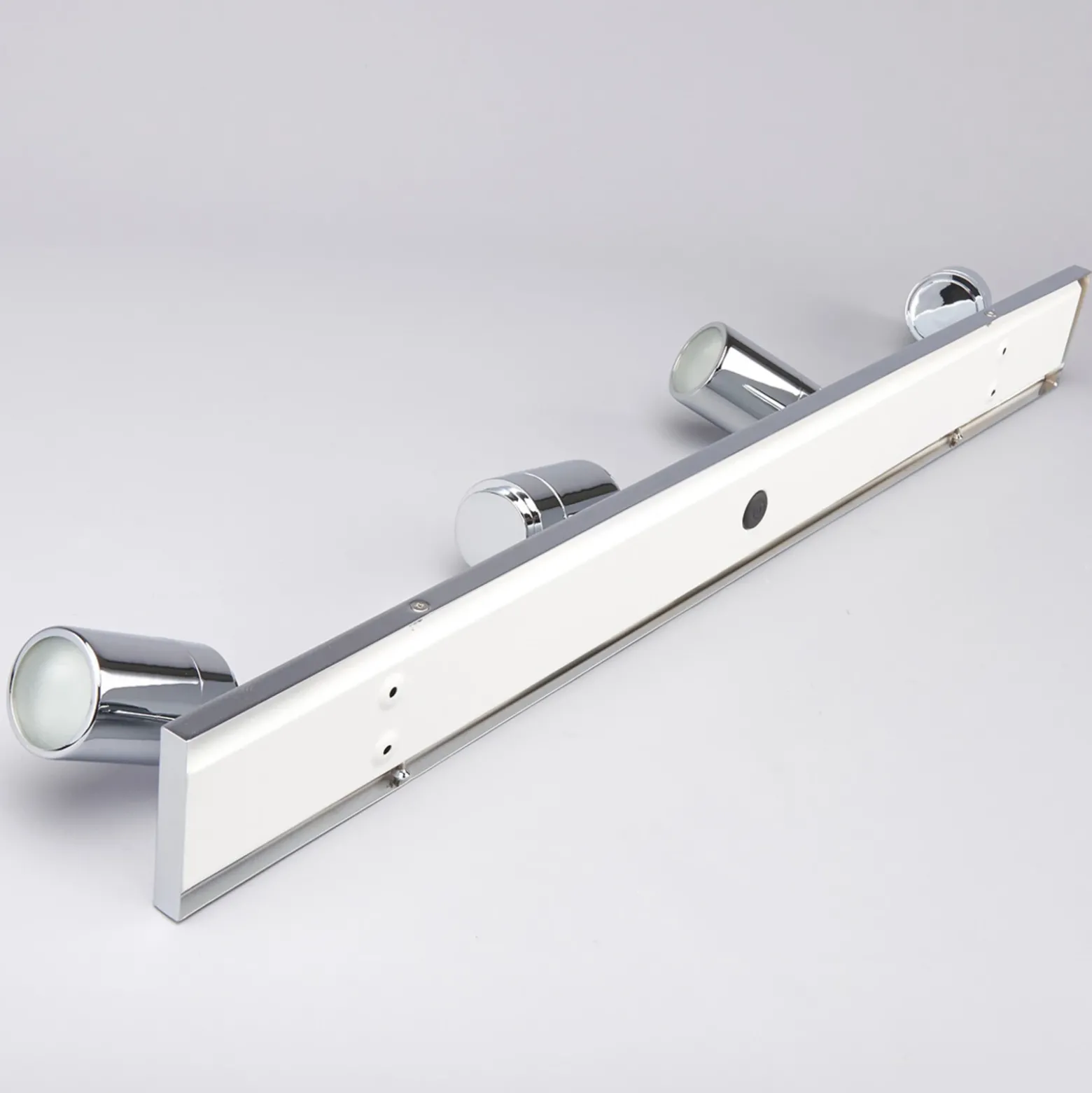 Lindby lámpara de techo para baño Dejan, 85 cm, 4 luces, cromo, IP44