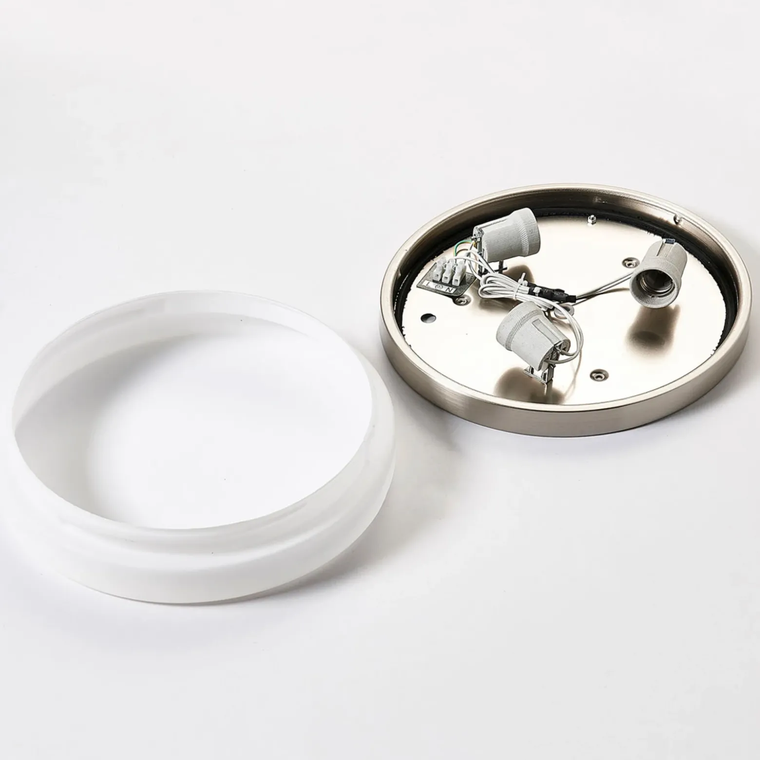 Lindby lámpara de techo para baño Amilia, Ø 30 cm, E27, níquel, cristal