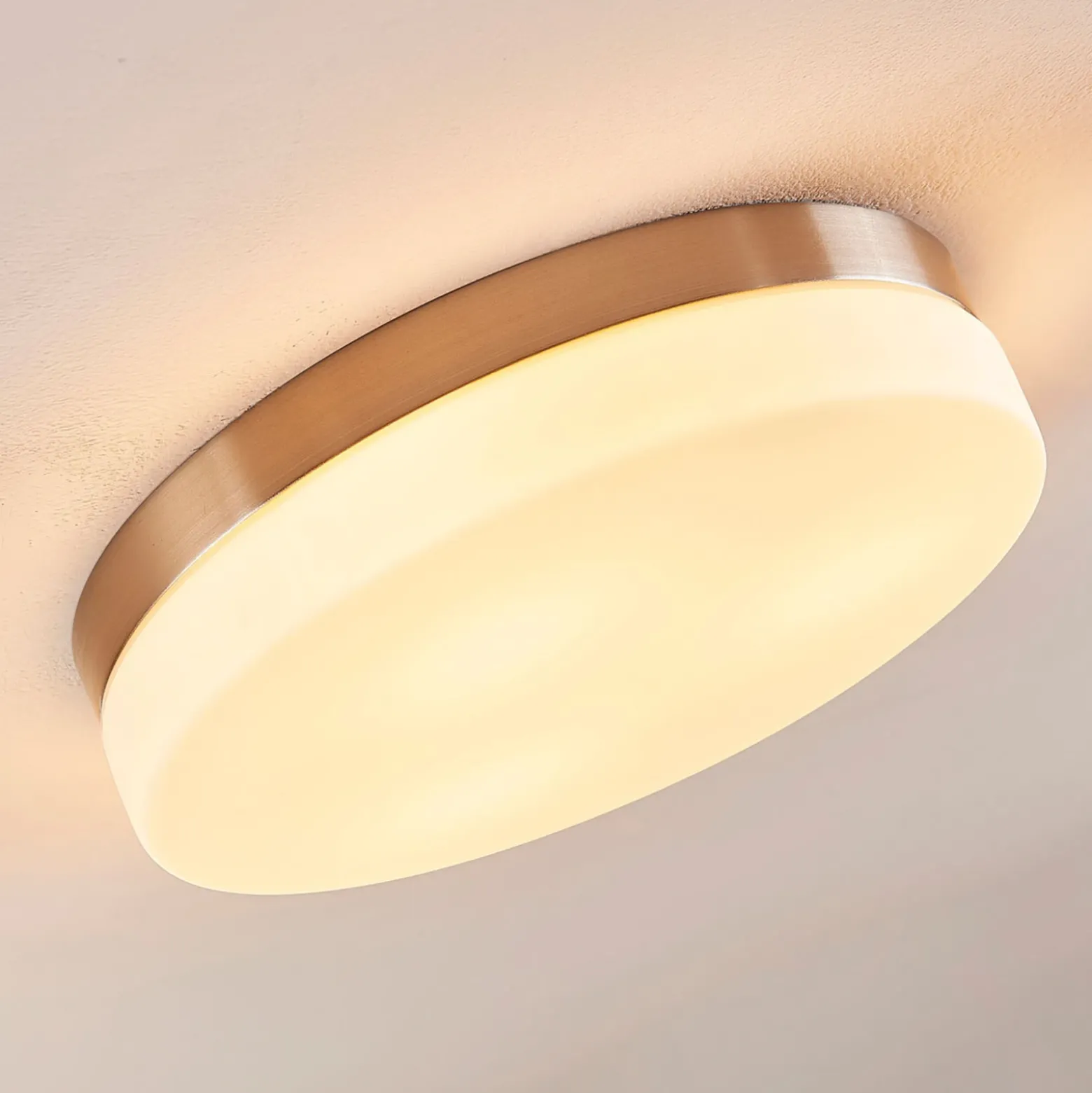 Lindby lámpara de techo para baño Amilia, Ø 30 cm, E27, níquel, cristal