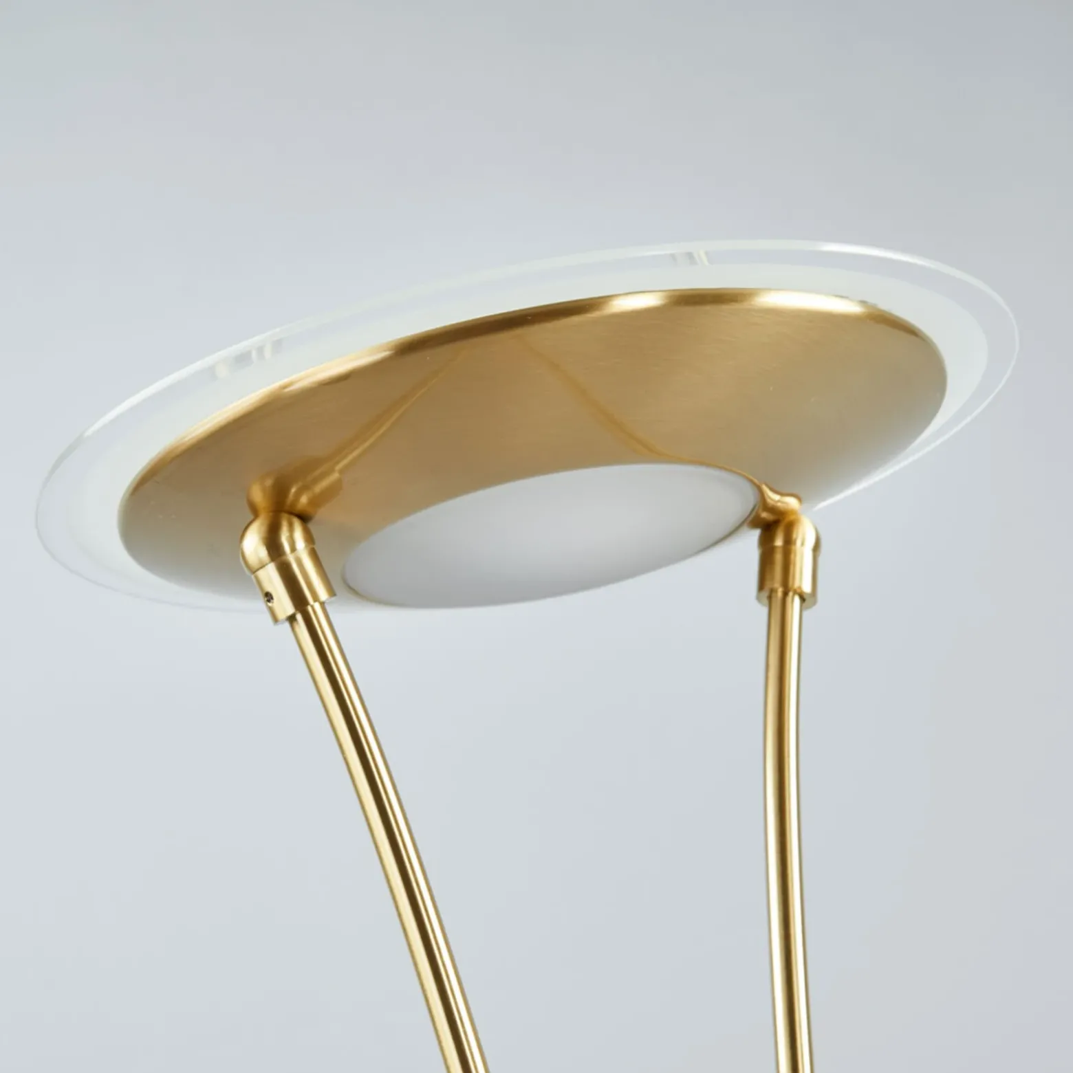 Lindby lámpara LED de pie Eda, altura 180 cm, latón, atenuable