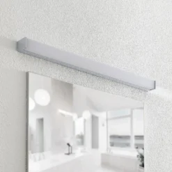 Lindby Lámpara LED para cuarto de baño Klea, 90 cm, cromo, metal, IP44