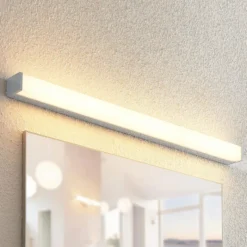 Lindby Lámpara LED para cuarto de baño Klea, 90 cm, cromo, metal, IP44