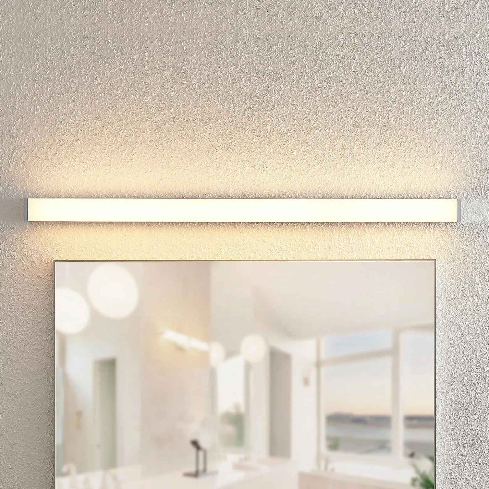 Lindby Lámpara LED para cuarto de baño Klea, 90 cm, cromo, metal, IP44