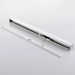 Lindby Lámpara LED para cuarto de baño Klea, 90 cm, cromo, metal, IP44