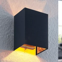 Lindby Lukani aplique, angular