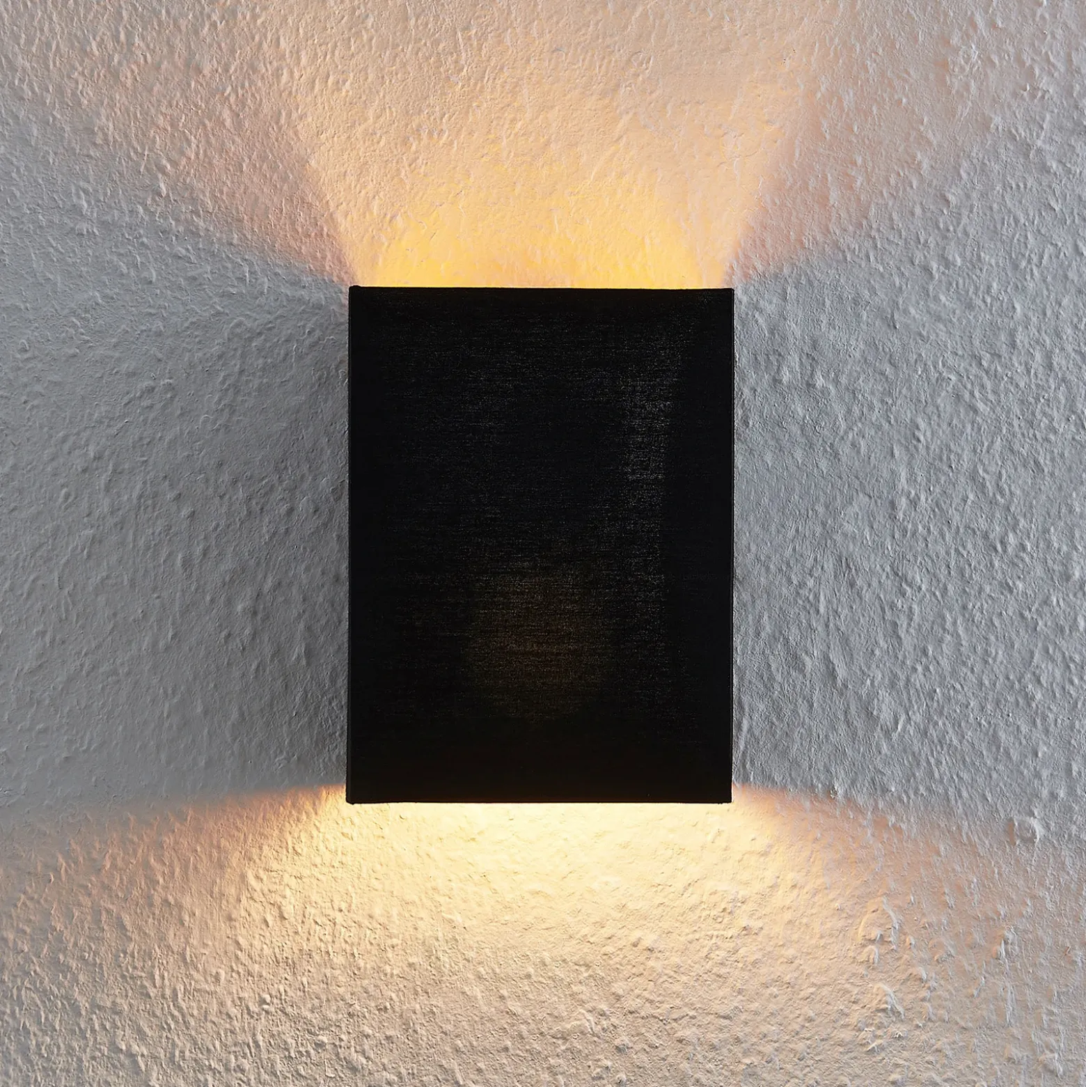 Lindby Lukani aplique, angular