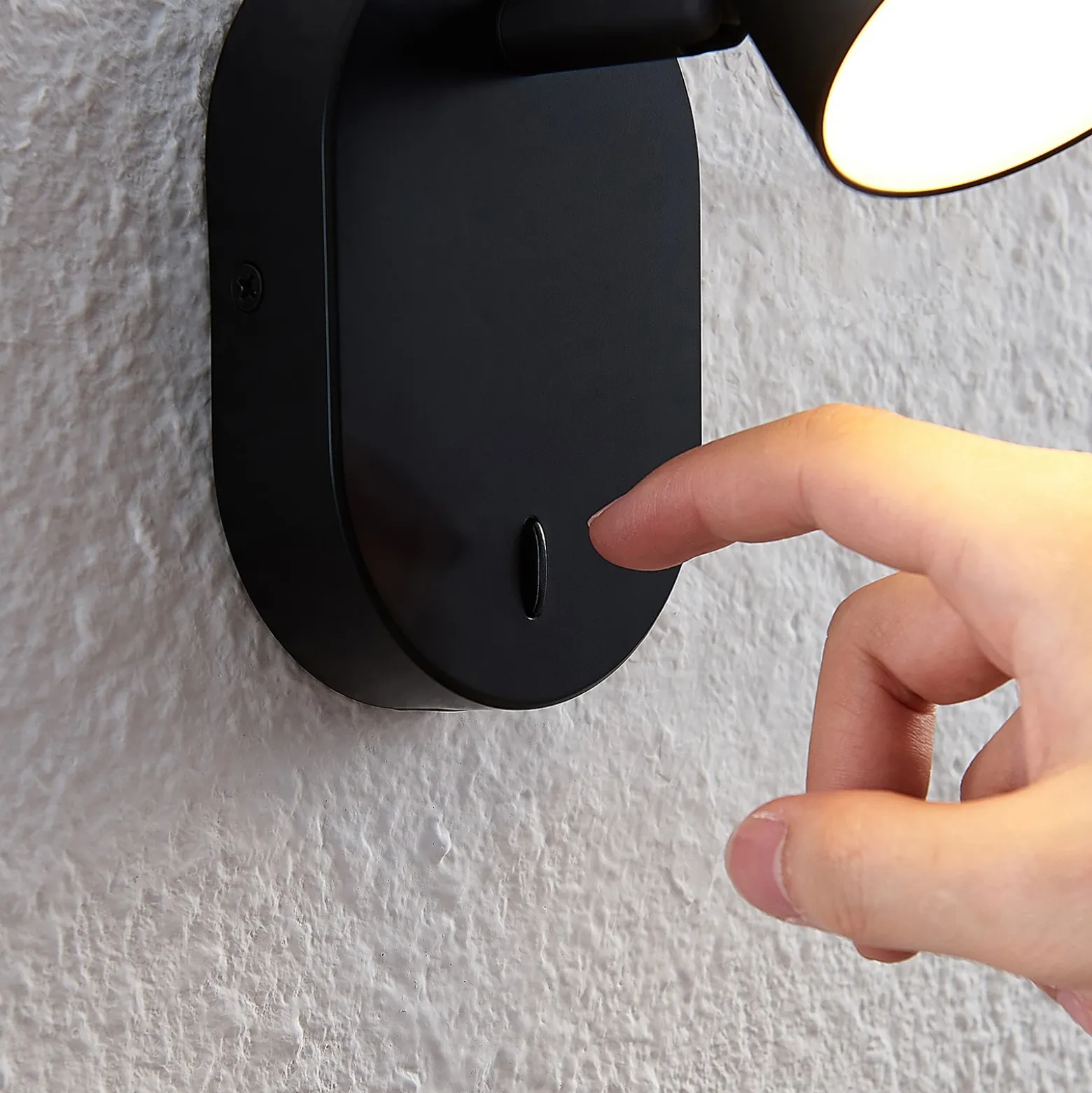 Lindby Marrie foco LED con interruptor, negro
