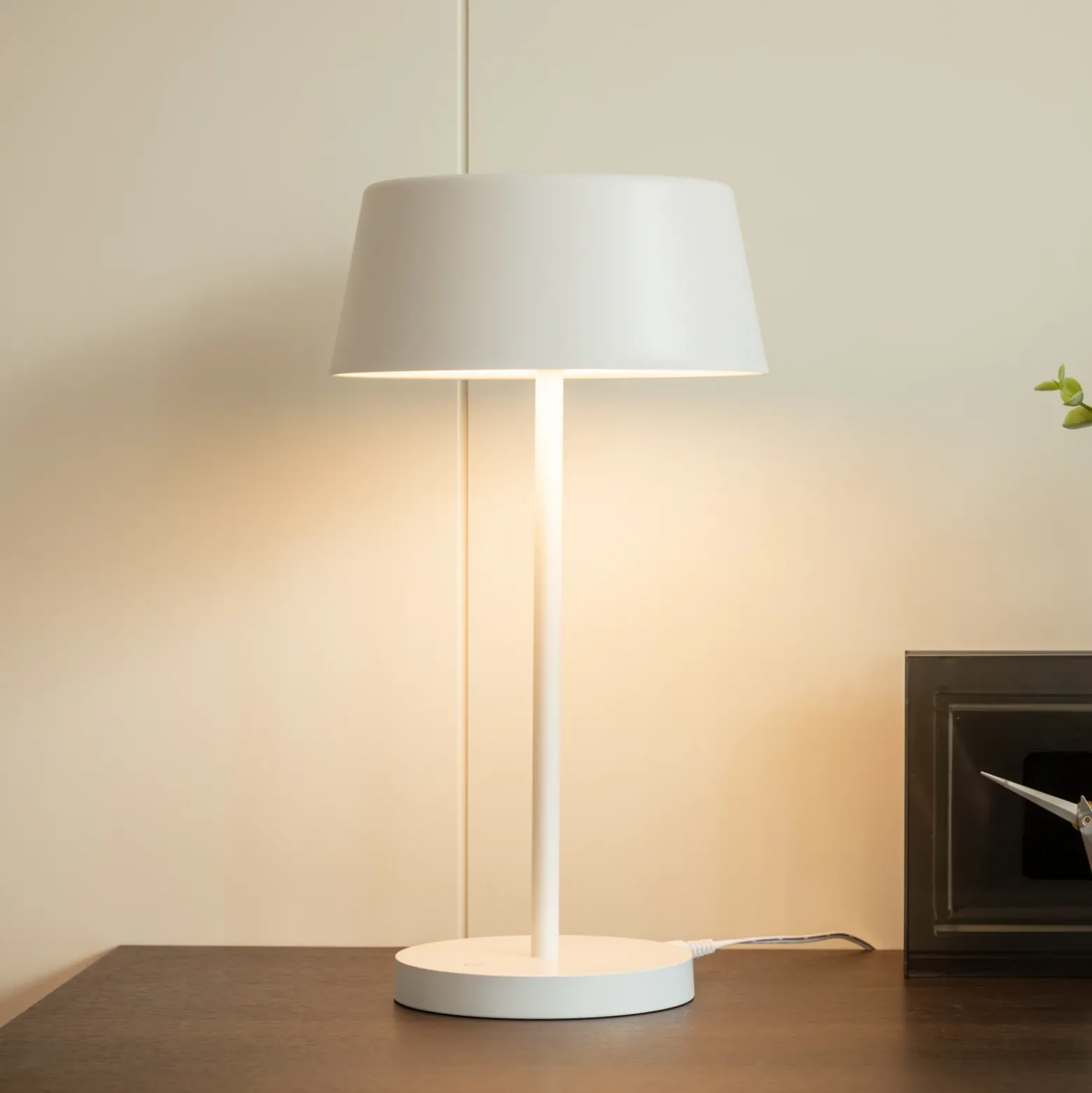 Lindby Milica lámpara de mesa LED, blanca, atenuable
