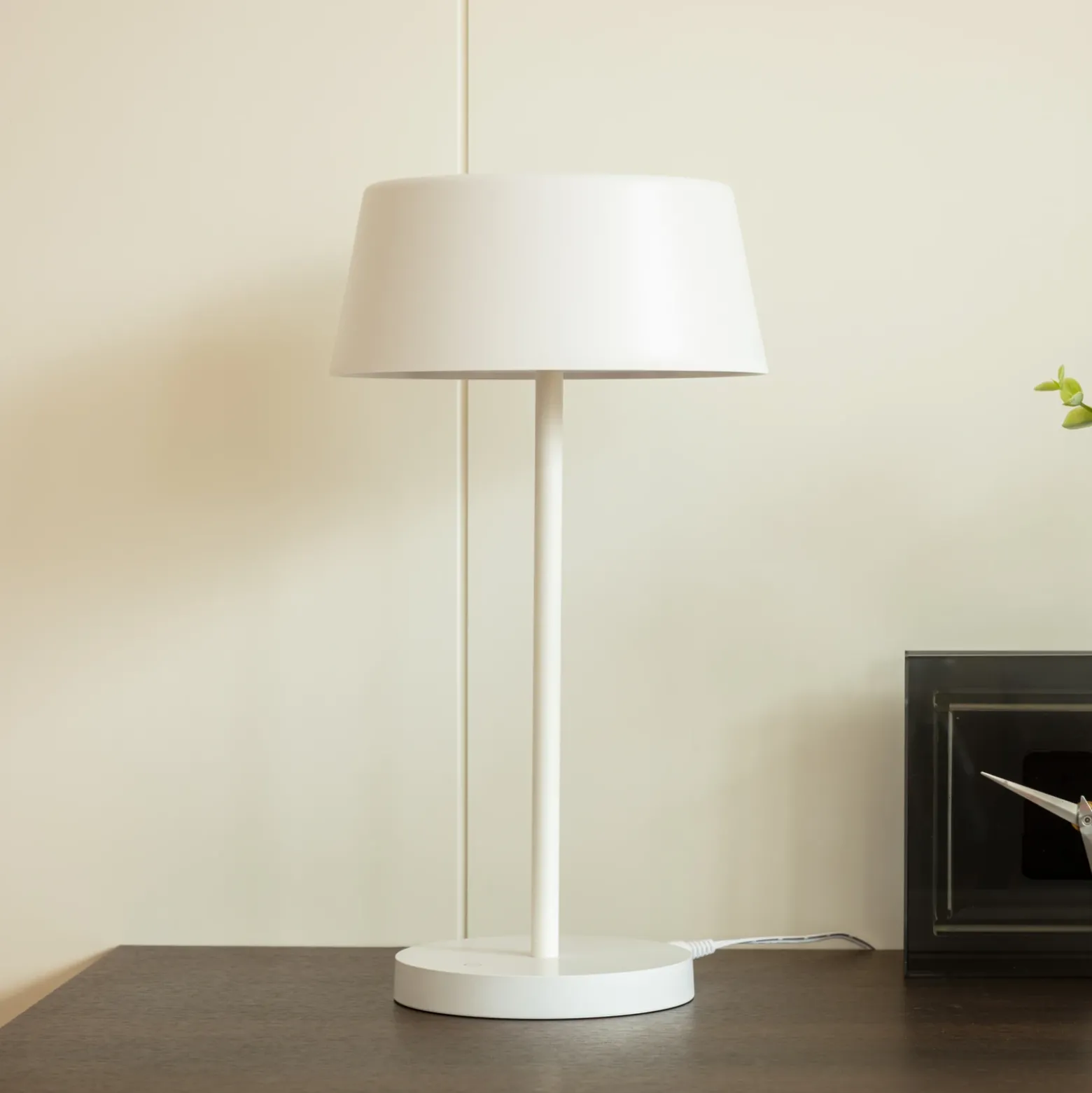 Lindby Milica lámpara de mesa LED, blanca, atenuable