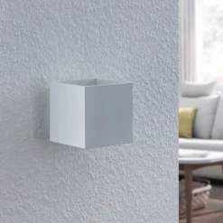 Lindby Mirza aplique de aluminio, angular, blanco