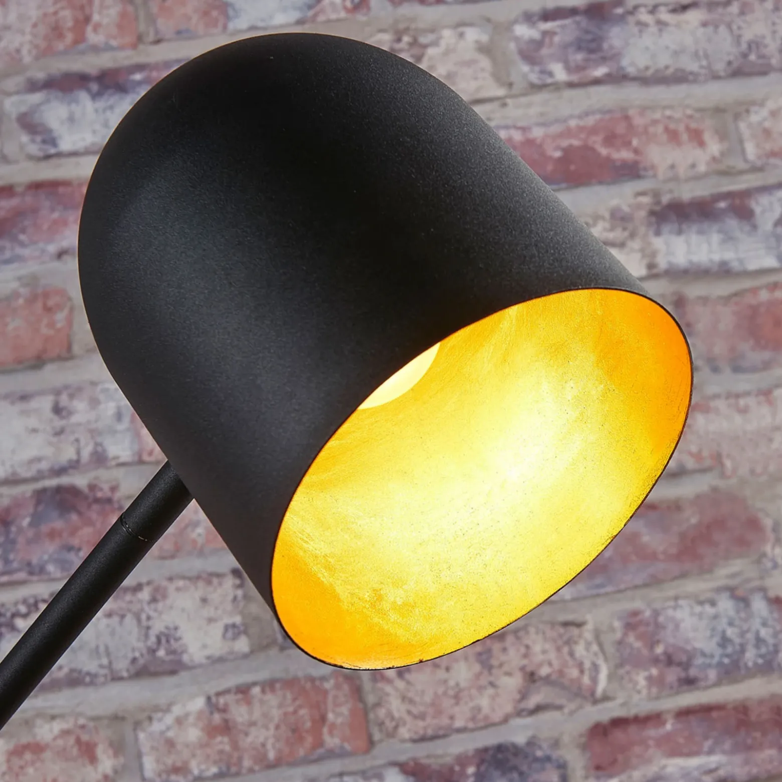 Lindby Morik lámpara de pie, 1 luz, negro/oro, metal