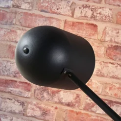 Lindby Morik lámpara de pie, 1 luz, negro/oro, metal
