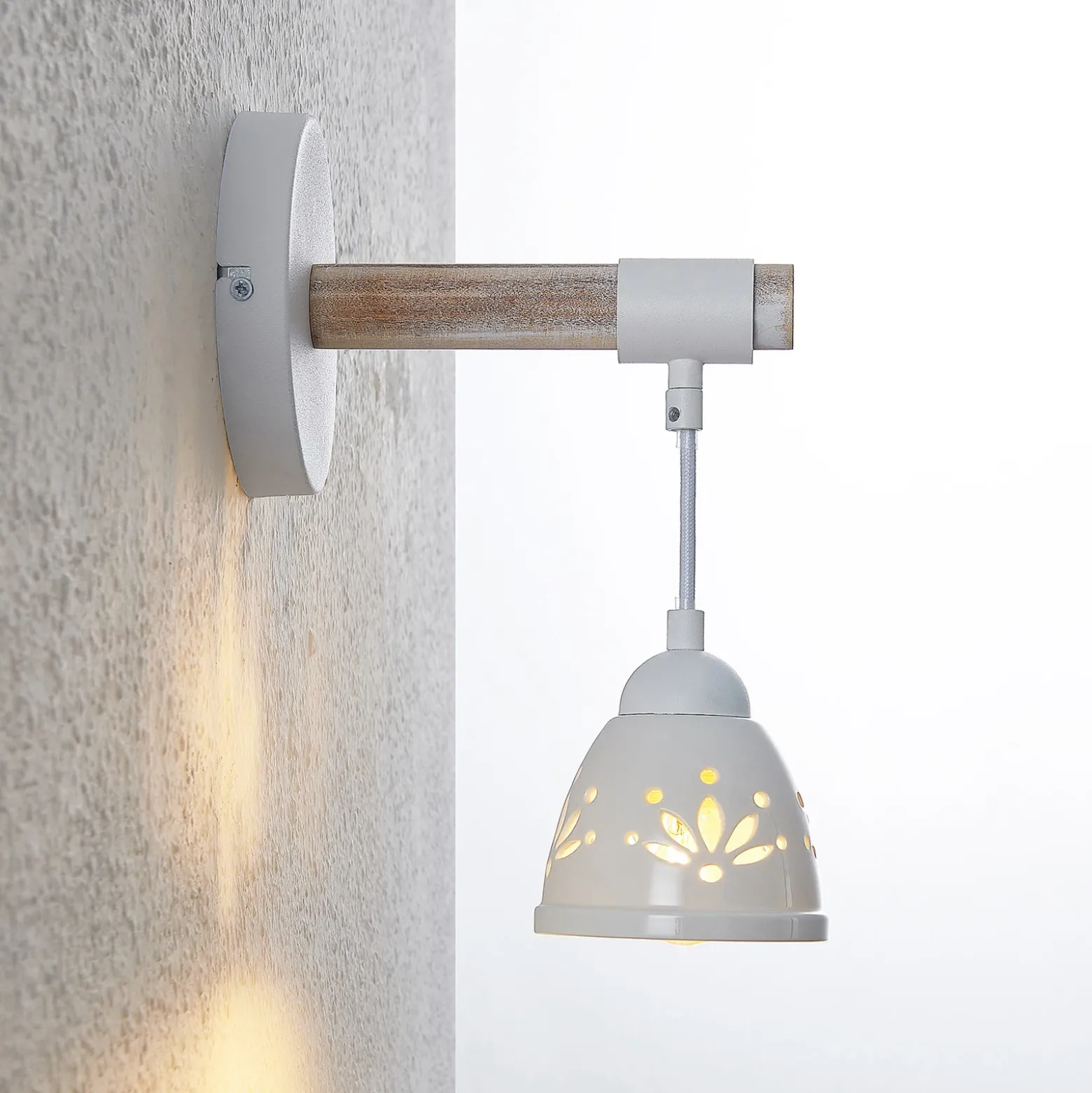Lindby Pimana aplique con pantalla de cerámica