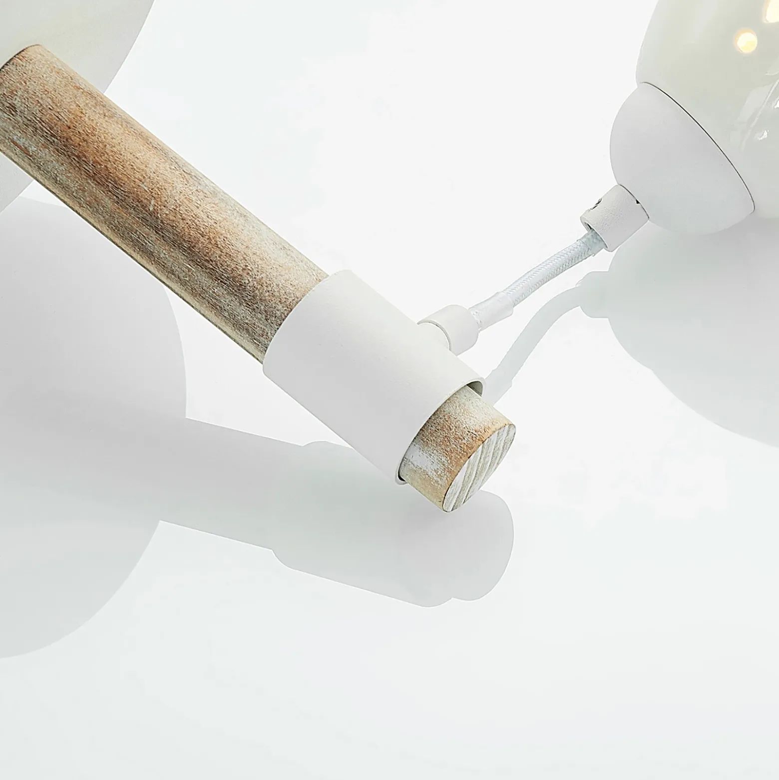 Lindby Pimana aplique con pantalla de cerámica