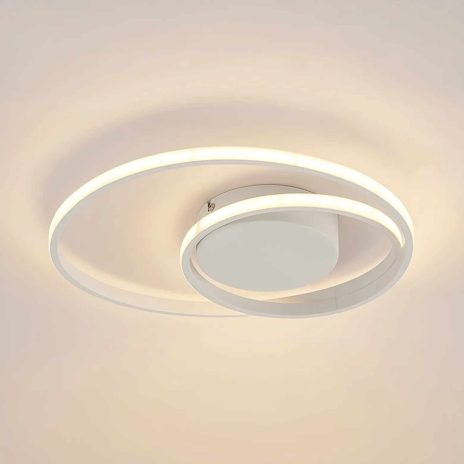 Lindby Plafón LED Emisua, blanco, CCT, atenuable