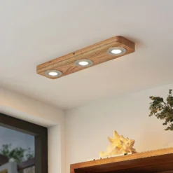 Lindby Plafón LED Mikari, 48 cm, madera, orientable