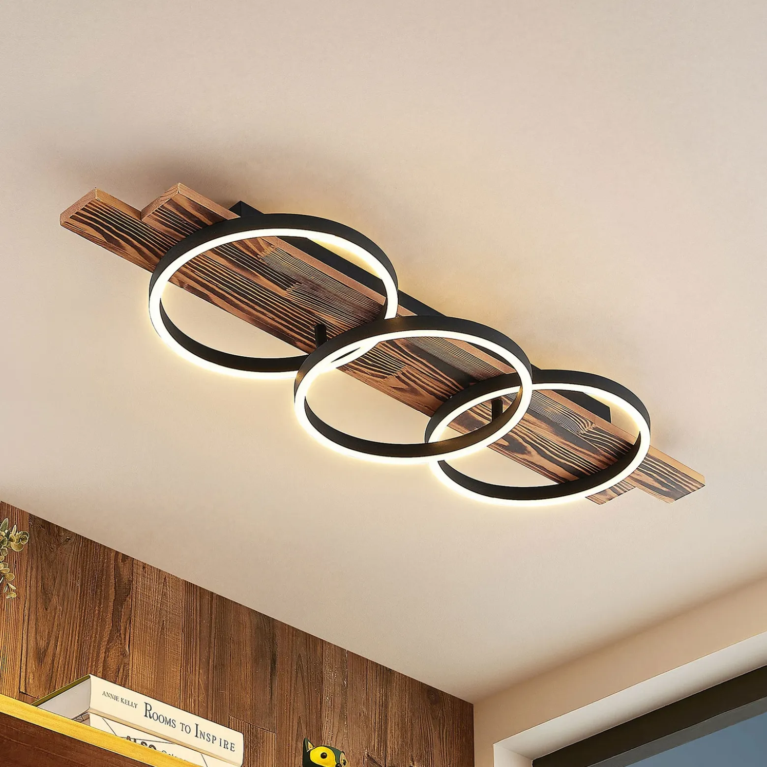 Lindby Plafón LED Sentoa, madera, 100 cm de largo, 3.000 K