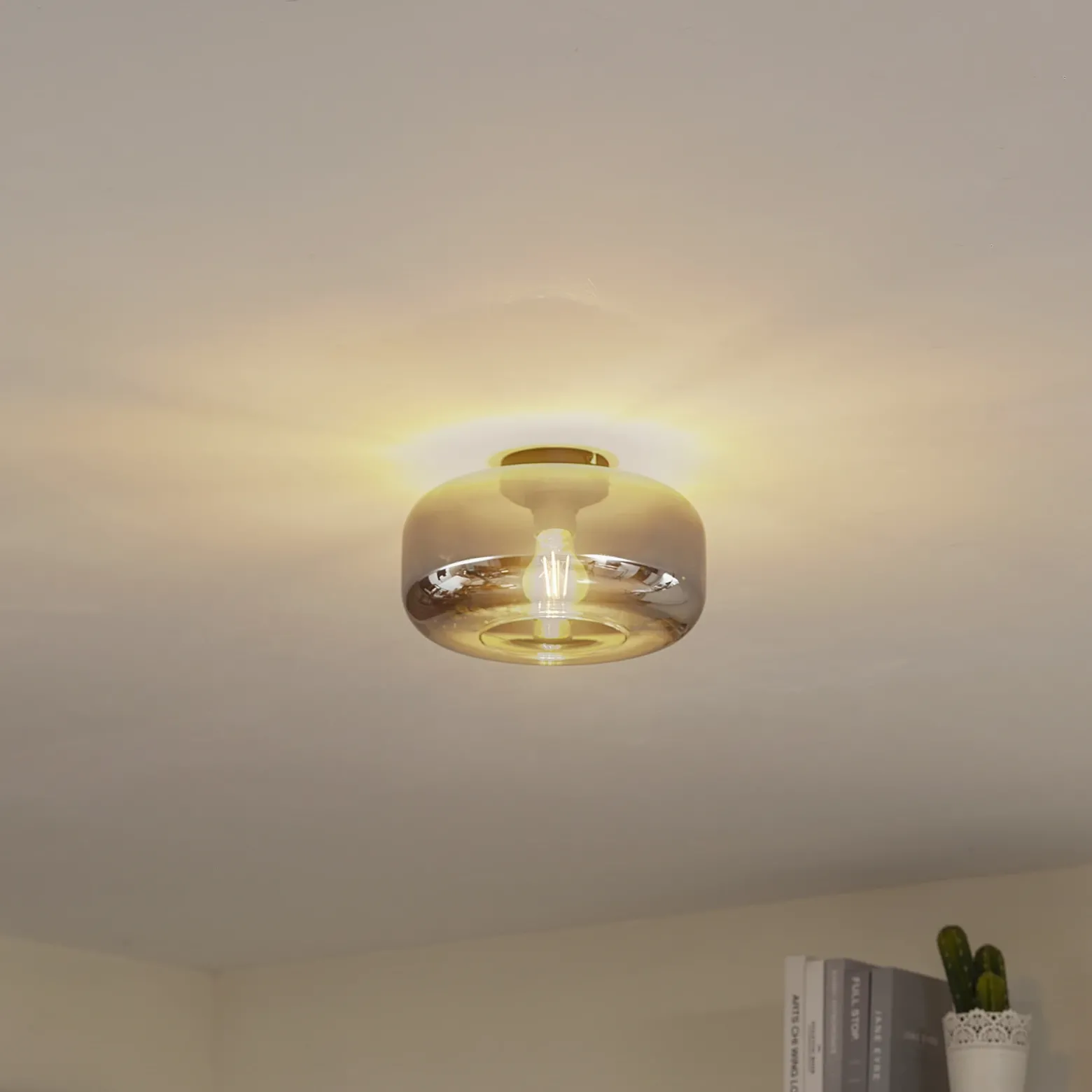 Lindby Plafon Hildur, Ø 28,5 cm, gris humo, cristal