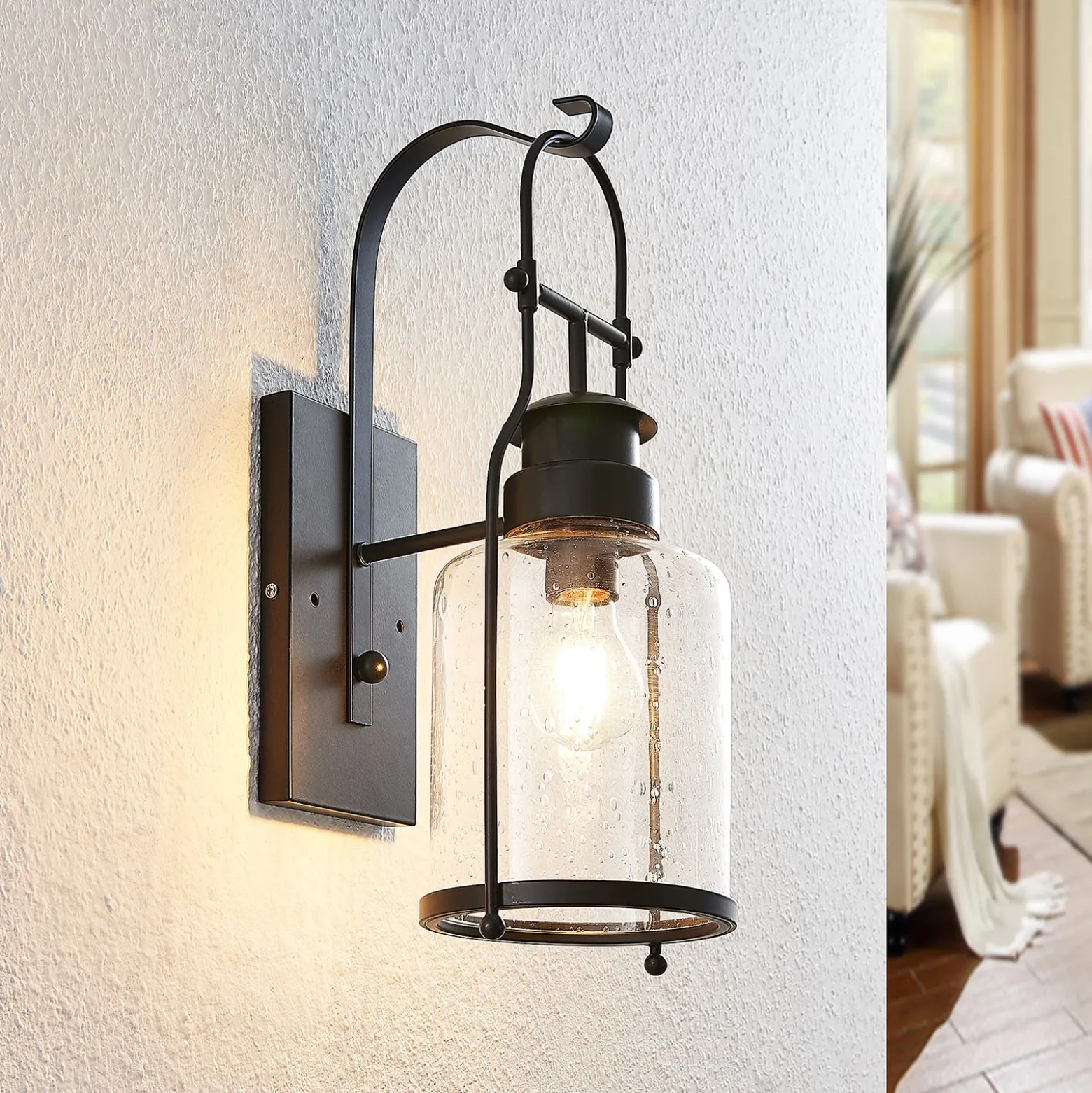 Lindby Rozalie aplique de pared, negro, metal, farol, 44cm