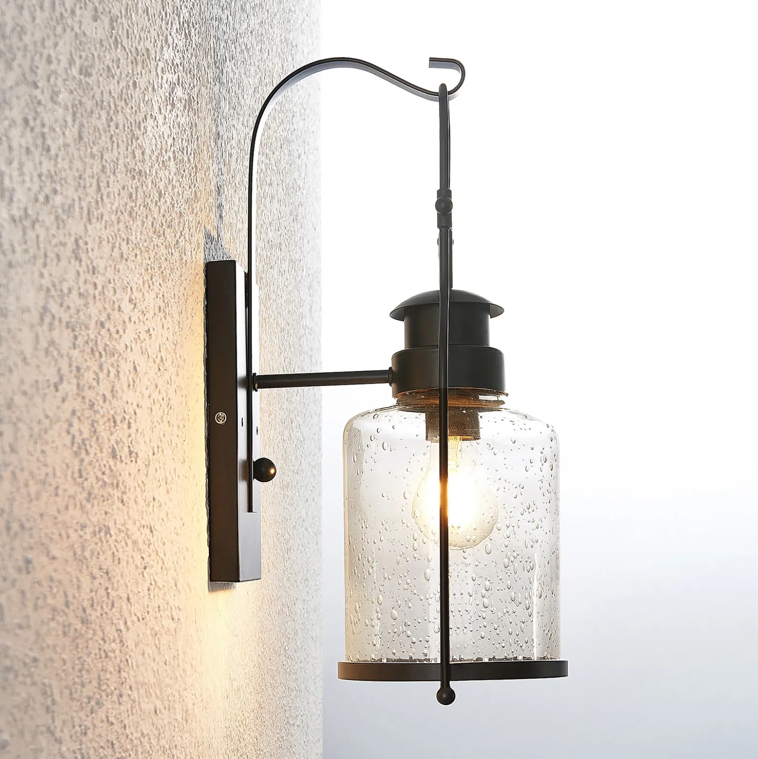 Lindby Rozalie aplique de pared, negro, metal, farol, 44cm
