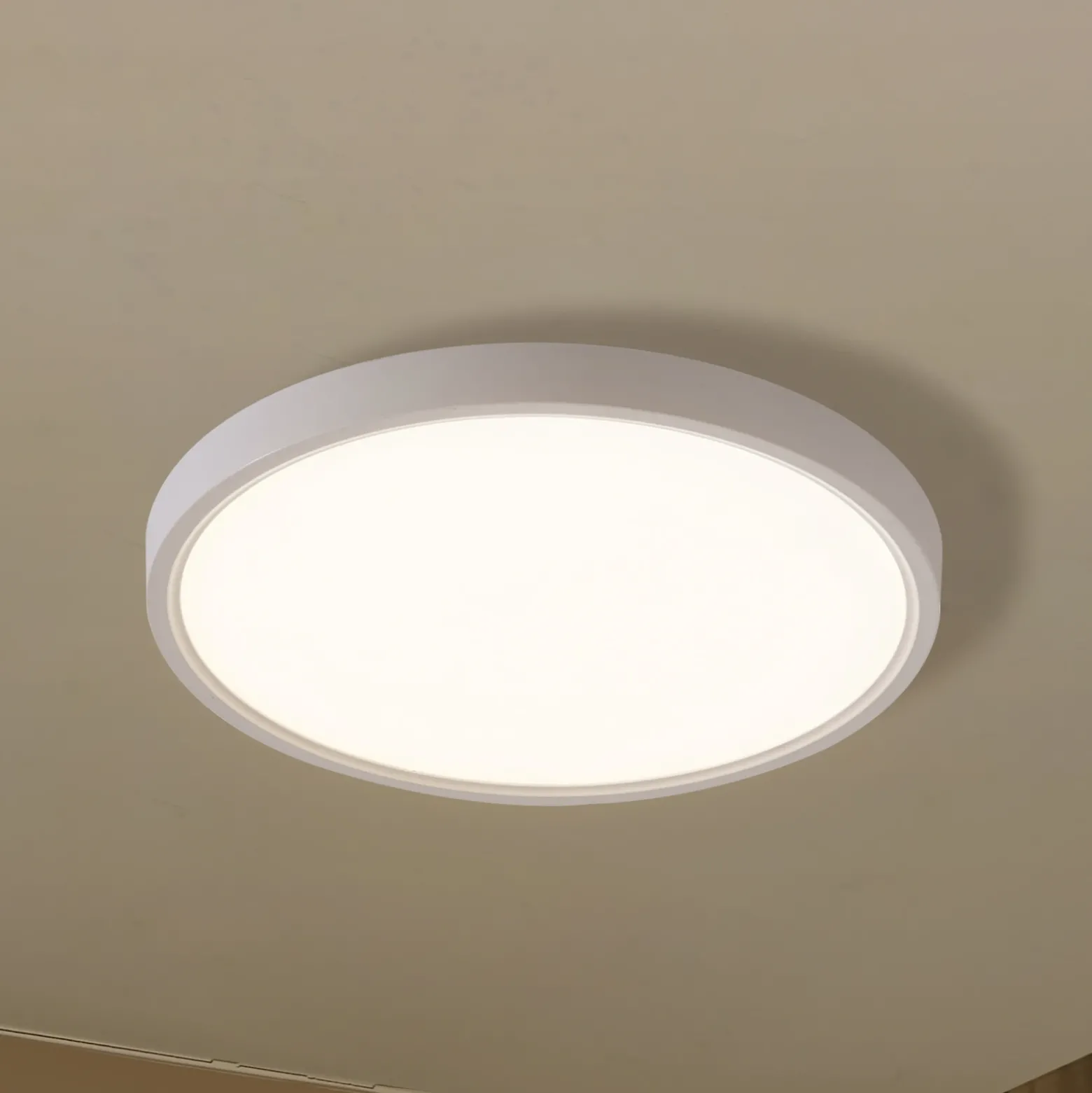 Lindby Smart plafón LED Deika, Ø 40 cm, blanco, Tuya