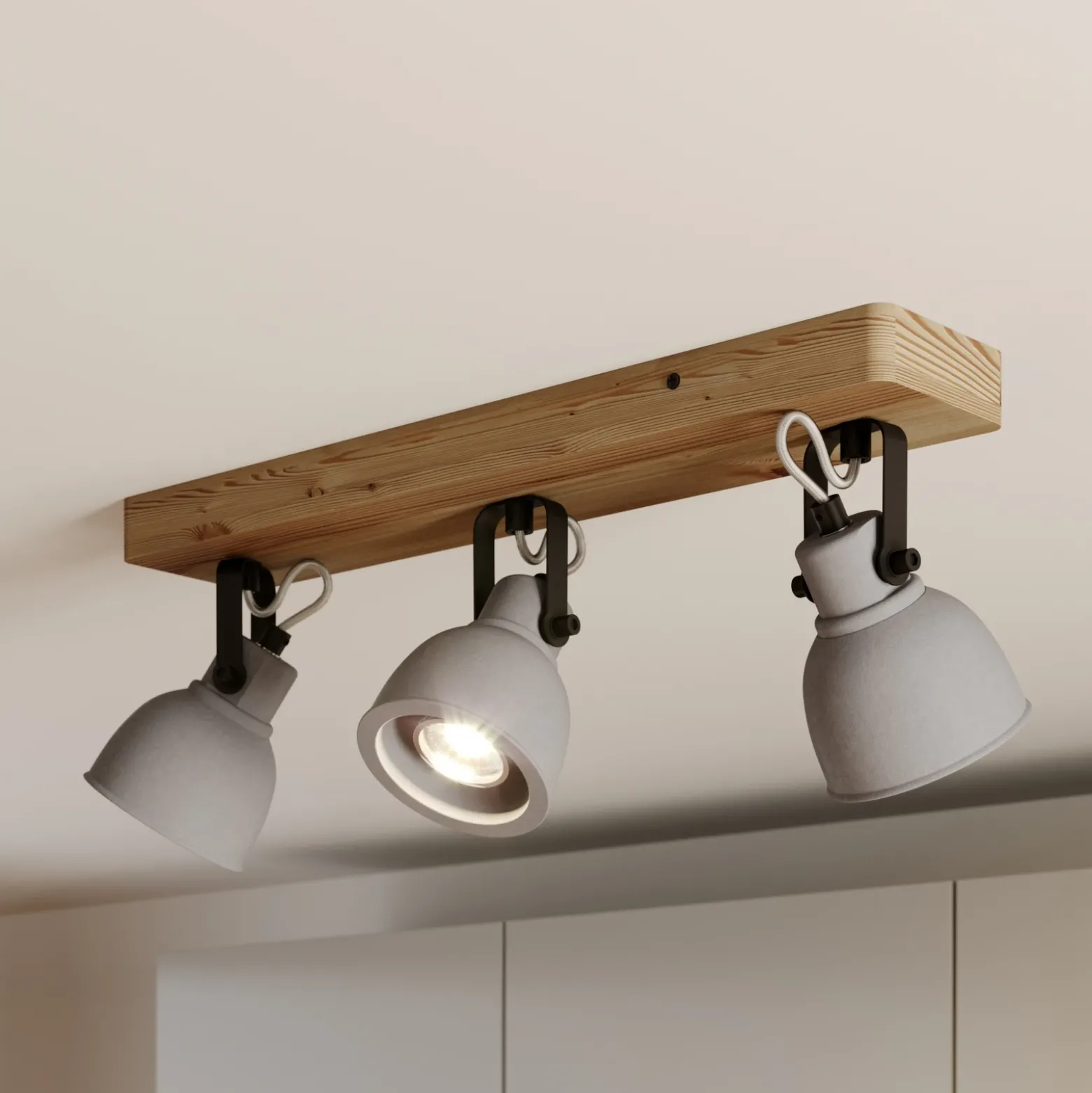 Lindby Spot Mitis, 50 cm, 3 luces, gris, madera, hormigón, GU10