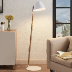 Lindby Tetja lámpara de pie, barra madera, blanco