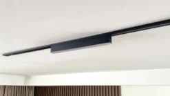 Lindby tira LED 48 V Lumaro,negro,20W,plástico,atenuable