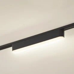 Lindby tira LED 48 V Lumaro,negro,10W,plástico,atenuable